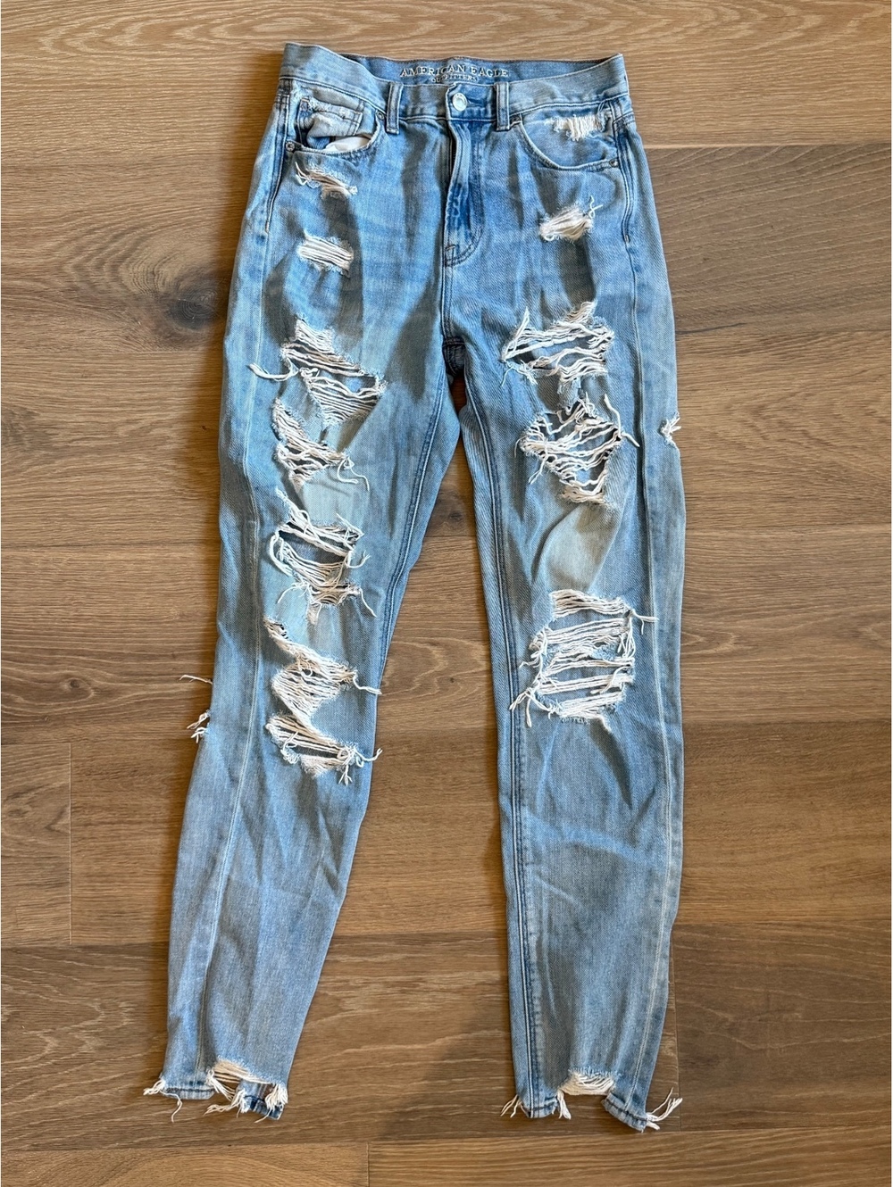 American Eagle Light Wash Distressed Skinny Jeans